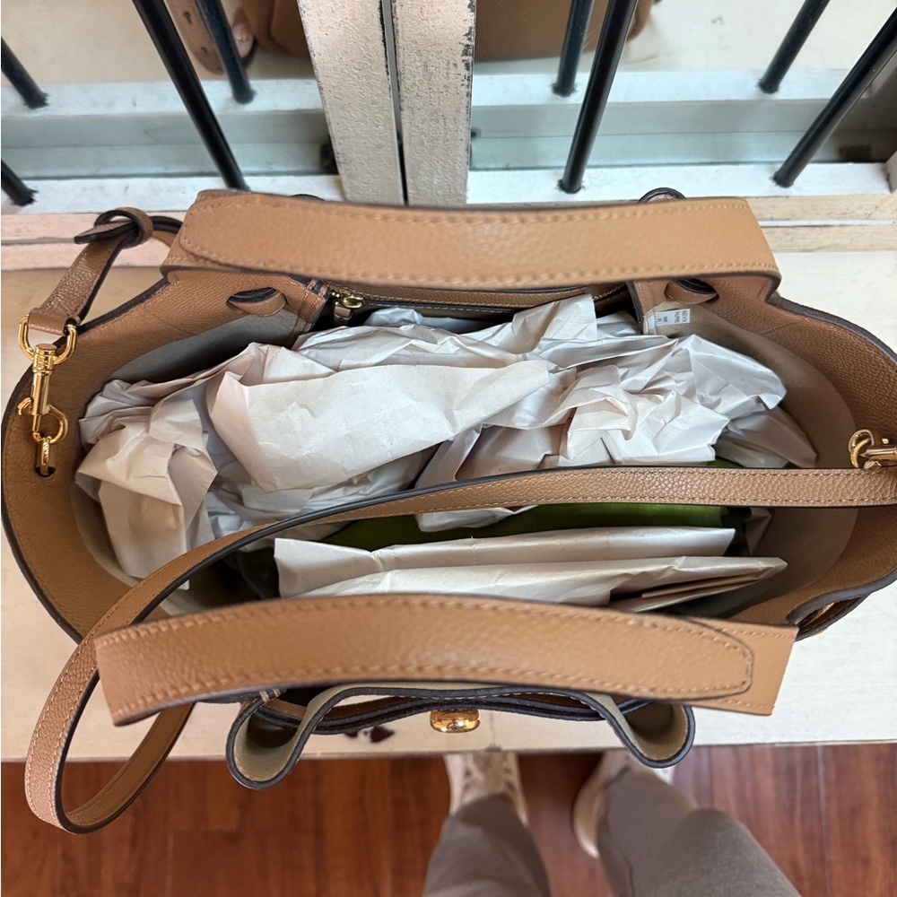 Like new!!! Tory Burch Small ROMY Tote Bag - Picture 3 of 11